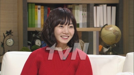 배두나(배우)
배두나는 최근 진행된 케이블 채널 tvN ‘백지연의 피플인사이드’ 녹화에 참석했다.
이날 녹화에서 배두나는 “3년간 사귄 남자친구가 있었는데 2011년 10월에 헤어졌다”면서 “연예인은 아니고 그냥 일반인”이라고 밝혔다.