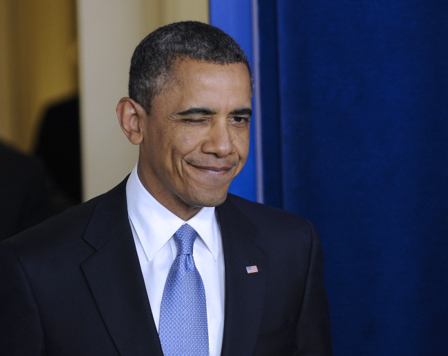 버락 오바마(Barack Obama/정치인/미국대통령)
집권 2기를 맞은 미국 버락 오바마 대통령이 약 2달간 공화당과의 줄다리기 끝에 이른바 ‘재정절벽’ 협상 타결을 일궈내며 산뜻한 출발선에 섰다. 지난해말 각종 세제 혜택의 자동 종료로 미 경제는 새해 벽두부터 절벽 아래로 추락할 위기에 처했고, 이를 막는 게 오바마 2기 정부의 가장 큰 난제로 꼽혀왔다.