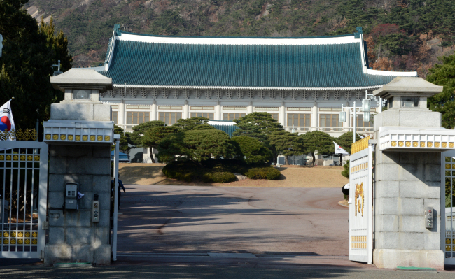청와대 본관 앞/청와대사진기자단