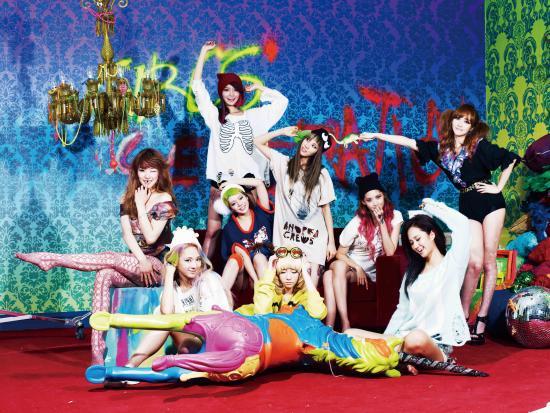 소녀시대(가수/걸그룹)
걸그룹 소녀시대가 신곡 ‘아이 갓 어 보이(I Got A Boy)’로 다시 한 번 가요계를 휩쓸고 있다. 소녀시대는 정규 4집 타이틀곡 ‘아이 갓 어 보이’로 1월 3일 벅스뮤직, 올레뮤직 등 각종 음원사이트에서 1위의 자리를 지키고 있다.
