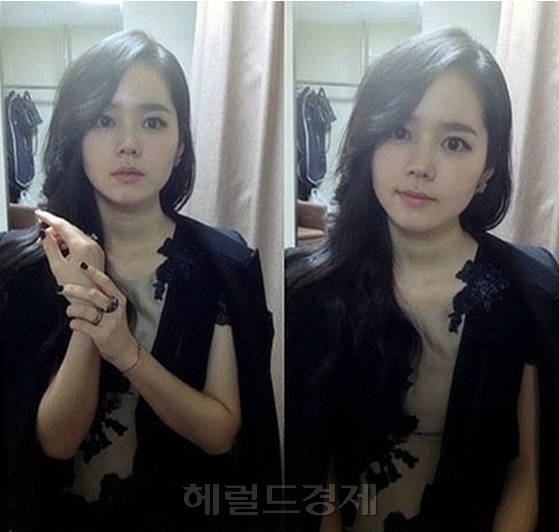 한가인(김현주/배우)
최근 각종 온라인 커뮤니티 게시판에는 ‘한가인 여신 샷’이라는 제목으로 한가인의 사진이 공개됐다. 공개된 사진 속 한가인은 긴 웨이브 머리를 한쪽 어깨로 늘어뜨리고 우아한 매력을 발산하고 있다.