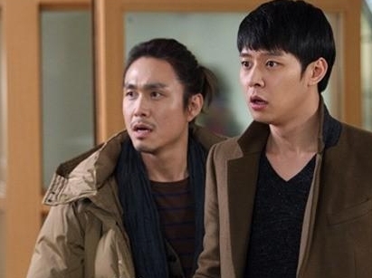 오세정(좌/배우),박유천(배우/가수/JYJ)
MBC 드라마 ‘보고싶다’ 에 출연 중인 박유천과 오정세가 평소에도 우정이 두터운 것으로 알려져 화제다. 박유천은 최근 일본 매체와의 인터뷰에서 오정세와의 우정을 과시했다. 그는 “선배님이 너무 좋아서 보기만 해도 웃음이 나고 눈만 마주쳐도 바로바로 마음이 통한다”고 말했다.