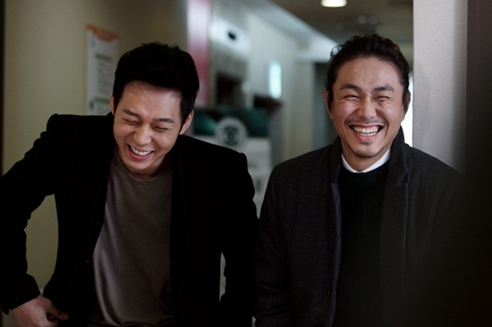 박유천(배우/가수/JYJ),오정세(배우)
MBC 수목드라마 ‘보고싶다’에 출연 중인 박유천이 배우 오정세와 각별한 사이임을 과시했다.
박유천은 지난 1월 6일 일본 매체와 인터뷰에서 “오정세 선배와 환상의 호흡이라고 자신한다”며 “선배님이 너무 좋아서 보기만 해도 웃음이 나고 눈만 마주쳐도 마음이 통한다”고 호흡을 자랑했다.