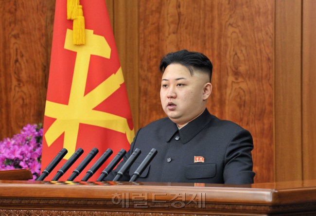 김정은(정치인/북한/국방위원장)
작년 국제신용평가사들이 국내 기업의 신용등급을 상향 조정한 건수가 7년 만에 가장 많았던 것으로 나타났다. 국가 신용등급이 올라가면서 공기업과 은행에 대한 평가도 다시 이뤄졌기 때문이다.
