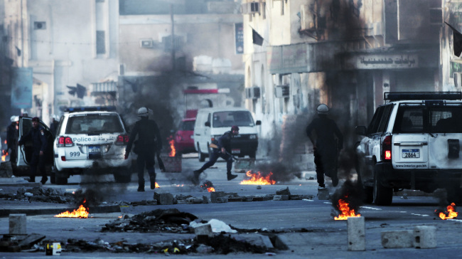 Bahraini anti-government protesters clash with riot police in Malkiya village, Bahrain, Monday.   AP-Yonhap News