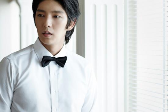 이준기(배우)
배우 이준기가 SBS ‘힐링캠프-기쁘지 아니한가’(이하 힐링캠프)에 출연한다.
1월 8일 이준기 소속사 측 관계자는 본지와의 통화에서 “이준기가 오는 9일 제주도 모처에서 ‘힐링캠프’ 녹화에 참여할 예정이다”라고 밝혔다.