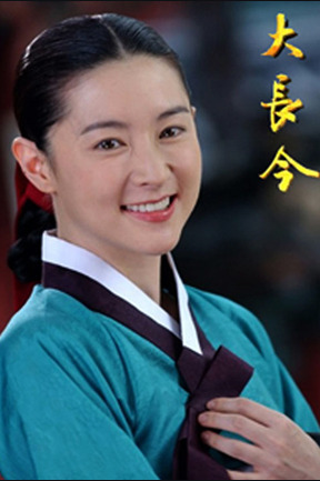 이영애(배우)
지난 2010년부터 매년 ‘소프트 파워(soft power)’ 국가별 순위를 발표하고 있는 영국의 유명 트렌드 잡지 ‘모노클(Monocle)’의 타일러 브륄레 편집장은 이렇게 말했다. ‘소프트 파워’는 강제력보다는 매력을 통해 상대방을 설득하는 힘으로, 군사력으로 행사하는 ‘하드 파워(hard power)’와 달리 외교ㆍ문화ㆍ교육ㆍ스포츠 등을 통해 자발적 공감을 이끌어 내는 능력을 말한다. 1990년 하버드대 조지프 나이 교수가 처음 사용한 용어로, 한 국가의 매력을 상징하는 지표로 흔히 활용된다.