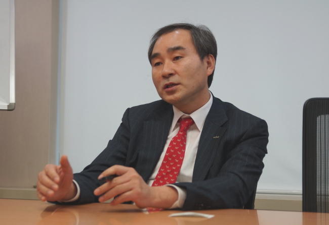 김영일(금융인/한국투자신탁운용)
“올해는 채권보다 주식의 투자 메리트가 높을 것으로 전망됩니다. 주식의 리스크 프리미엄이 상당히 높은 점을 고려할 때 안전자산 선호 심리가 약화되면서 ... 가능성도 존재합니다.” 한국투자신탁운용의 주식운용을 총괄하는 김영일 한국투자신탁운용 주식운용본부장(CIO)는 9일 헤럴드경제와의 인터뷰에서...