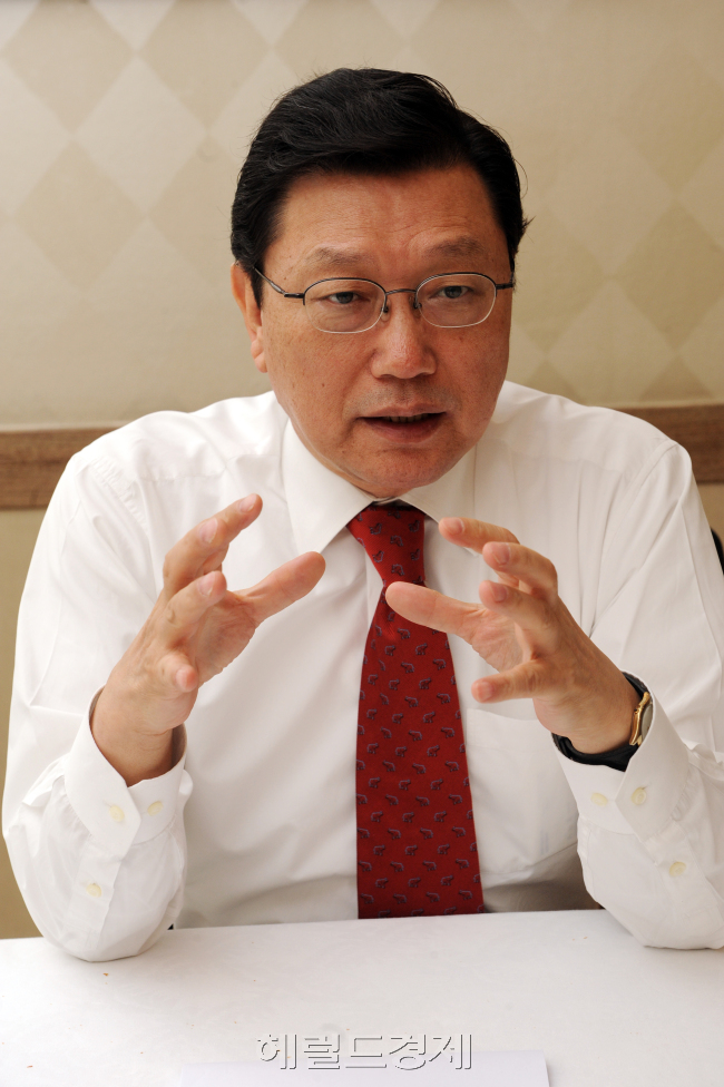 정덕구 전 산자부장관 신춘대담. 박해묵기자 mook@heraldm.com/2007.12.27
정덕구 전 산자부장관 신춘대담. 박해묵기자 mook@heraldm.com/2007.12.27
정덕구 전 산자부장관 신춘대담. 박해묵기자 mook@heraldm.com/2007.12.27