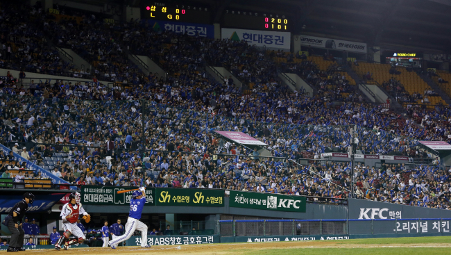 The KBO earned a record 63.4 billion won in ticket sales in 2012.   Yonhap News