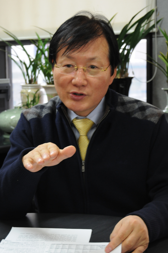 임세종(기업인/바른전자대표)
올해는 수출 다변화와 사업 부문 다각화에 나섭니다.” 임세종 바른전자 대표가 밝힌 올해 성장전략을 한마디로 표현한다면 ‘다양화’다. 새로운 수출 시장을 개척하는 한편 기존 사...센서 산업을 제 2의 반도체 산업으로 보고 전사적 노력을 다하겠다”고 덧붙였다.