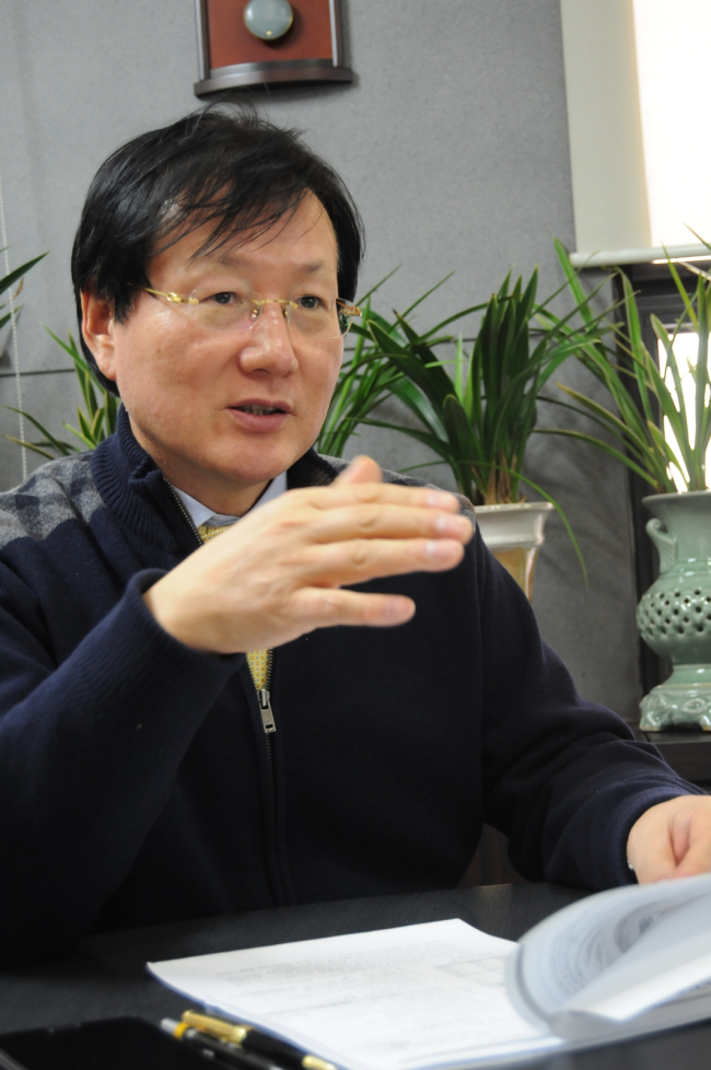 임세종(기업인/바른전자대표)
올해는 수출 다변화와 사업 부문 다각화에 나섭니다.” 임세종 바른전자 대표가 밝힌 올해 성장전략을 한마디로 표현한다면 ‘다양화’다. 새로운 수출 시장을 개척하는 한편 기존 사...센서 산업을 제 2의 반도체 산업으로 보고 전사적 노력을 다하겠다”고 덧붙였다.