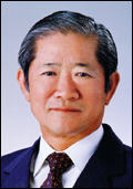 서성환(기업인/아모레퍼시픽 창업자)
㈜아모레퍼시픽이 창업자인 장원(粧源) 서성환 회장의 영면 10주기를 맞아 추모식 및 추모전을 진행한다. 아모레퍼시픽은 서 선대 회장의 10주기를 맞아 그 뜻을 기리기 위해 9일 오전 10시부터 고인의 영정이 모셔진 추모 공간인 장원재사에서 추모식을 진행한다.