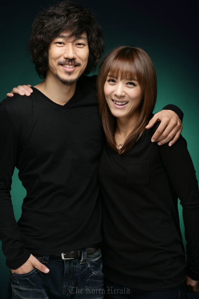 타이거JK(서정권/가수),윤미래(가수)
Tiger JK (left) and Yoon Mirae.   Jungle Entertainment