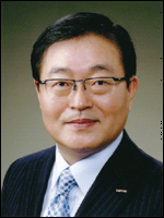 신헌(기업인/롯데쇼핑사장)
신헌 롯데쇼핑 사장이 불황 속에서도 사업 영역 확장을 강조했다. 뱀의 해 ‘계사년’을 맞아 고통을 감내하면 성장 궤도에 오르는 한 해가 될 것이라고도 했다.