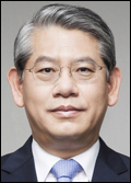 박종구(한국폴리텍대학 이사장)
박근혜 당선인이 이끌 새 정부는 ‘민생정부’를 지향한다고 한다. 새 정부의 주요 경제정책 방향으로 성장과 복지의 균형과 조화를 추구하고 일자리 창출과 민생 안정에 초점을 맞출 것으로 보인다. 소비 둔화, 가계 부채 및 하우스 푸어 증가 등 내수 침체가 계속되고 유럽 경제위기, 미국 재정위기 등 대외여건이 좋지 않은 상황에서 불가피한 선택으로 보인다. 국가 재정 건전성을 지켜가면서 경제성장을 통한 일자리 마련과 국민생활 안정에 주력하는 것이 경제정책의 핵심 어젠다가 되어야 한다.