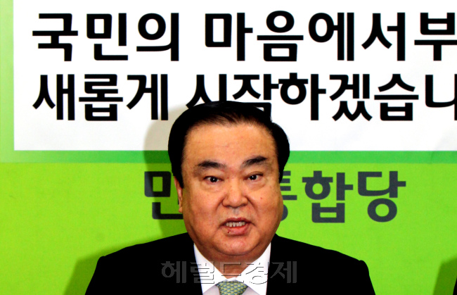 만장일치로 추대된 문희상 민주통합당 비상대책위원장이 9일 국회에서 기자간담회를 갖고 있다. 박현구 기자phko@heraldcorp.com 2013.01.09