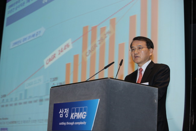 김교태 삼정KPMG 대표이사는 10일 오전 서울 남산 그랜드하얏트호텔에서 ‘글로벌 저성장시대의 선택–Cutting Through Complexity’를 주제로 열린 2013년 삼정KPMG 신년 세미나에서 이같이 밝혔다.