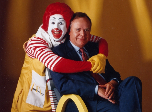 Former McDonald’s CEO Fred L. Turner (right)   AP-Yonhap News
