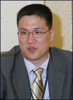 함돈희(서울대교수)
28세에 한국인 최연소로 미국 하버드대 교수가 돼 화제를 모았던 함돈희(39ㆍ사진) 하버드대 응용물리학과 교수가 서울대에 임용될 전망이다.
서울대 공대는 최근 열린 인사위원회에서 함 교수를 전기전자공학부 전임교수로 임용하기로 하고 관련 절차를 밟고 있다고 10일 밝혔다.