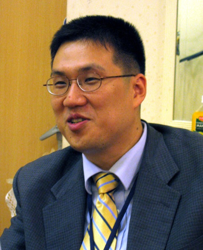 함돈희(서울대교수)
Ham Don-hee, professor of Electrical Engineering and Applied Physics at Harvard University, will teach at Seoul National University.
The personnel committee of Seoul National University’s College of Engineering officially announced its decision to recruit the Harvard professor on Thursday. Once the decision is approved at the university level, Ham will begin teaching at the Department of Electrical and Computer Engineering in March.
Ham Don-hee