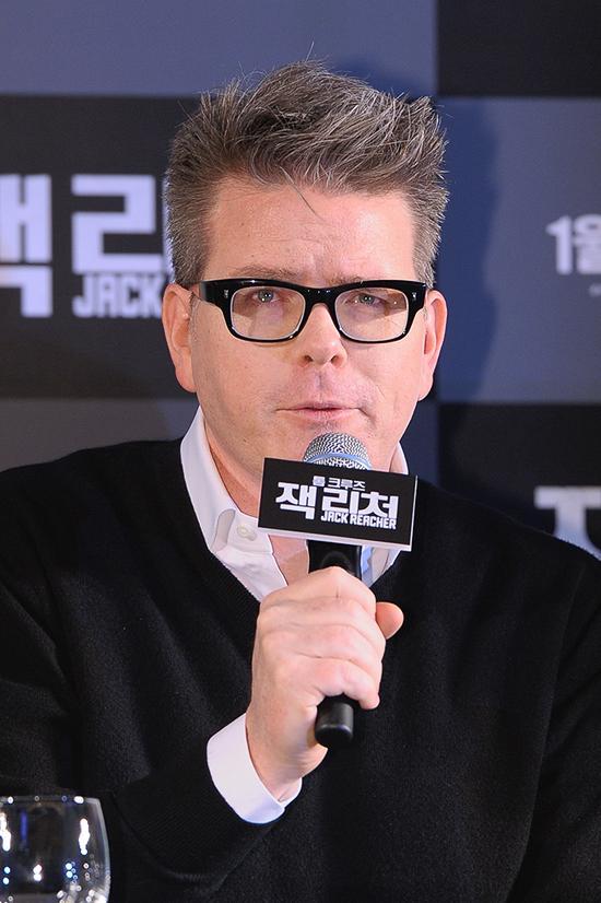 크리스토퍼 맥쿼리(Christopher McQuarrie/영화감독)
크리스토퍼 맥쿼리 감독이 ’미션 임파서블5’ 연출에 부담감을 느끼고 있다고 밝혔다. 크리스토퍼 맥쿼리 감독은 1월 10일 ‘잭 리처’ 내한 기자회견 후 취재진과 만난 자리에서 ’미션 임파서블4’ 제작 과정에 대해 "아직 톰 크루즈와 이야기하고 있는 단계다"라고 말했다.