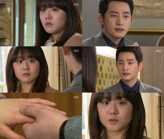 문근영(배우),박시후(배우)
박시후가 문근영에게 진심을 담은 프러포즈로 시청자들의 눈길을 끌었다.
1월 12일 방송한 SBS 주말 드라마 ‘청담동 앨리스(이하 청앨)’에서는 승조(박시후 분)가 세경(문근영 분)에게 결혼하자며 프러포즈를 하는 모습이 그려졌다.