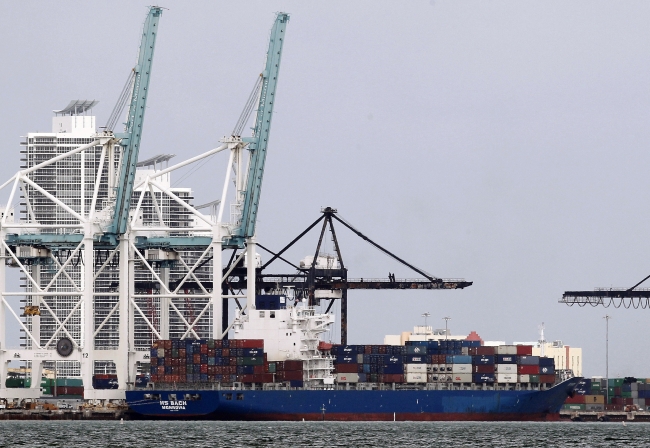 The container ship HS Bach is docked at the Port of Miami, Florida.   AP-Yonhap News