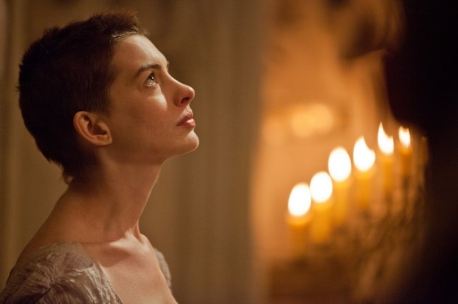 앤 해서웨이(Anne Hathaway/배우)
서울대 김난도 소비자아동학부 교수 등이 펴낸 ‘트렌드 코리아 2013’에서 저자들은 오늘의 한국사회를 ‘날 선 사람들의 도시’로 규정했다. 흉악범죄에 대한 공포, 경제불황으로 인한 사회경제적 불안감의 증가, 공동체 유대감의 약화, 사회의 무연화(無緣化) 속에서 2013년의 한국은 ‘고슴도치처럼 날이 잔뜩 선’ 사람들로 가득찬 ‘히스테리의 도시’가 됐다는 것이다.
