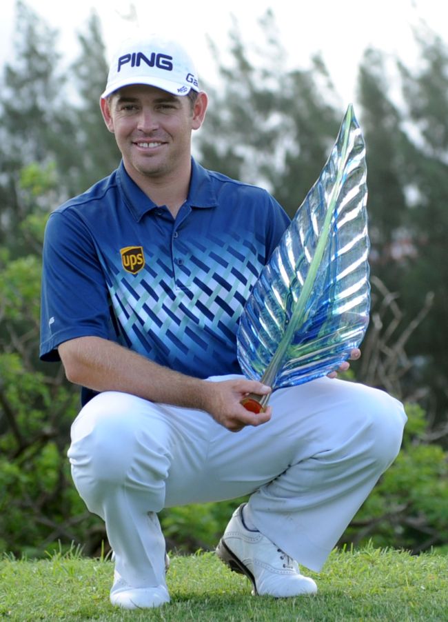 루이스 우스투이젠(Louis Oosthuizen/골프선수)
Louis Oosthuizen poses with his trophy on Sunday.    AFP-Yonhap News