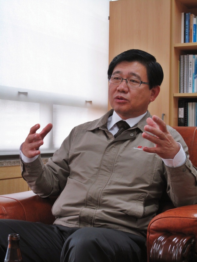 전성수(기업인/도루코 대표)
도루코(대표 전성수)는 면도기만 놓고 보면 일반 사람들에게 매우 익숙한 회사다. 왠만한 성인이면 도루코 면도기 하나쯤을 가지고 있을 터. 그러나 주방용품 회사 도루코는 그리 익숙치 않다. 면도기의 빛에 가려있었기 때문이다.