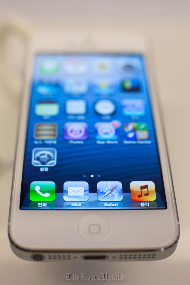 An Apple Inc. iPhone 5 sits on display.   Bloomberg