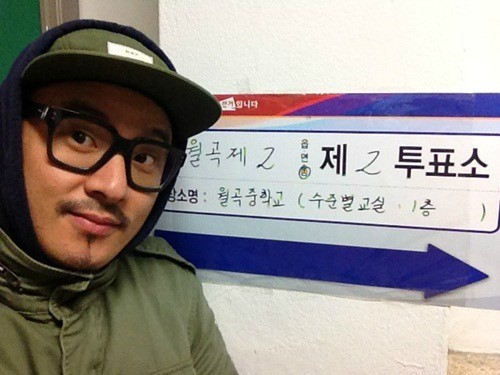 심태윤(가수)
가수 심태윤(37)이 띠동갑 여자친구와 행복한 날들을 보내고 있다.
심태윤 측 관계자는 14일 “심태윤이 열애 중인 것이 맞다”면서 “조용히 개인적으로 만나고 있다”고 밝혔다.