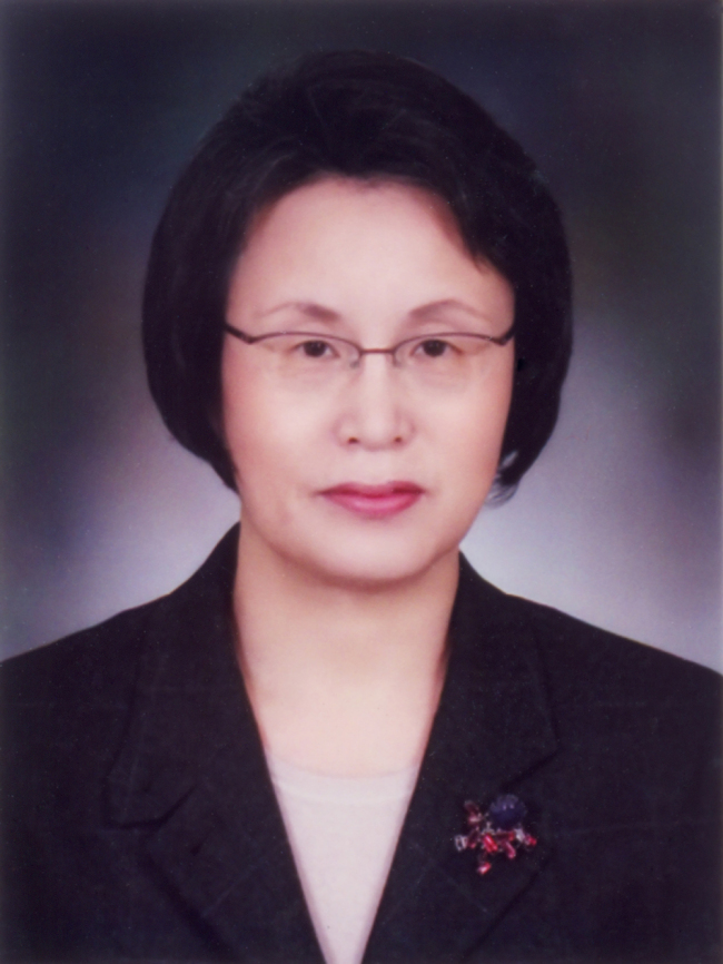전혜정(서울여자대학교 총장)
학교법인 정의학원 이사회(이사장 이연옥)는 14일, 전혜정(64) 의류학과 교수를 서울여자대학교 제 7대 총장으로 선임했다.
전혜정 교수는 지난 3일 교수, 직원, 동문, 교계, 사회유지로 구성된 총장 추천위원회(15명)의 심의(본인 소견발표 등)를 거쳐 학교법인 정의학원 이사회에 추천됐다.