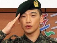 비(정지훈/배우/가수)
공무외출을 나가 배우 김태희를 사적으로 만나는 등 군인복무 규율을 위반해 근신처분을 받은 가수 비(본명 정지훈·31)가 7일간의 근신기간을 마쳤다.