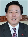 조억동(경기도 광주시장)
조억동<사진> 광주시장은 교육에 앞서 인사말을 통해 “우리농업이 고부가가치 첨단산업으로 발전하기 위해서 변화에 능동적으로 대응하고 농업의 근본적인 체질개선을 위한 노력을 해줄 것”을 당부했다.