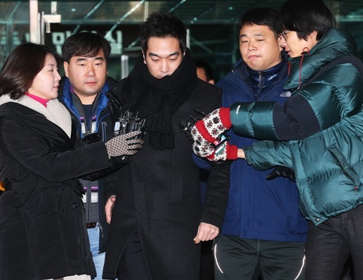고영욱(가수)
Arrested singer Ko will be investigated for sexual assault