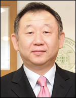 안희영(미국PSU대 총장)
건국대학교(이사장 김경희)는 미국 LA 퍼스픽 스테이츠 대학(PSUㆍPacific States University) 총장에 안희영 교수(실내디자인학과ㆍ사진)를 임명했다고 16일 밝혔다.
PSU는 1928년 설립된 83년 역사의 미국 LA지역 대학으로, 학교법인 건국대학교는 1988년부터 PSU 경영에 참여하고 있다.