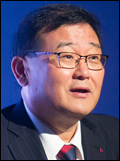 정몽원(기업인/한라그룹회장)
정몽원 한라그룹 회장은 이번에 대한아이스하키협회 회장 선거에 나섰다. 오는 25일 대의원 총회에서 선출하는 22대 회장 자리를 놓고 현(現) 회장인 박갑철 회장과 맞붙었다. 정 회장은 지난 1994년 설립된 만도 위니아 아이스하키단(현 안양 한라)을 약 20년간 운영해 오고 있다. 이번 선거에선 2018년 평창동계올림픽 본선 진출과 50억원 투자를 공약으로 내건 것으로 알려졌다.