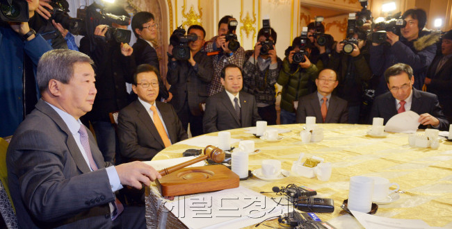17일 오전 서울 소공동 롯데호텔에서 한국야구위원회( KBO) 정기총회가 열려 구본능총재가 회의를 진행하고 있다. 이번 정기총회에서 10구단 신규회원가입 승인 관련 안건을 논의한다. <br />김명섭 기자 msiron@heraldcorp.com
17일 오전 서울 소공동 롯데호텔에서 한국야구위원회( KBO) 정기총회가 열려 구본능총재가 회의를 진행하고 있다. 이번 정기총회에서 10구단 신규회원가입 승인 관련 안건을 논의한다.
김명섭 기자 msiron@heraldcorp.com
17일 오전 서울 소공동 롯데호텔에서 한국야구위원회( KBO) 정기총회가 열려 구본능총재가 회의를 진행하고 있다. 이번 정기총회에서 10구단 신규회원가입 승인 관련 안건을 논의한다.
김명섭 기자 msiron@heraldcorp.com