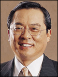 구자열(기업인/LS그룹회장)
구자열 LS그룹 회장도 대한사이클연맹 회장 연임에 도전하고 있다. 대한사이클연맹은 오는 21일 오후 대의원총회를 열고 제 25대 회장을 선출한다. 단독 출마인데다 사이클에 대한 구 회장의 애정이 남달라 연임이 사실상 확정적인 것으로 전해졌다. 조양호 한진그룹 회장도 대한탁구협회 차기 회장 선거에 단독으로 출마, 사실상 연임이 점쳐지고 있고, 손길승 SK텔레콤 명예 회장도 대한펜싱협회 회장 차기 선거에 단독 출마해 연임이 유력한 상태다.