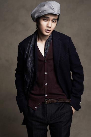 유승호(배우)
탄탄한 스토리, 빠른전개, 배우들의 열연 이 삼박자를 고루 갖춰 시청자들에게 사랑받은 MBC 수목드라마 ‘보고싶다’가 막을 내렸다.
많은 이슈 속에 관심을 받았지만 단연 눈에 띈건 ‘유승호의 성장’이었다. 2000년 7세의 나이로 데뷔한 유승호가 성인이 된 후 제대로 연기 변신을 꾀했고, 그의 진중하면서도 사이코틱한 연기에 시청자들은 열광했다.
유승호는 최근 본지에 ‘보고싶다’를 마치며 아쉬우면서도 즐거웠던 촬영소감 등 에피소드를 털어놨다.