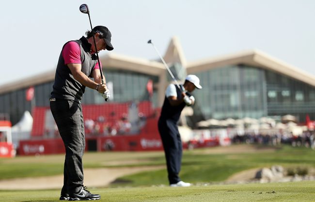 타이거 우즈(좌/Tiger Woods/골프선수)
Northern Ireland’s Rory McIlroy (left) plays a shot near Tiger Woods of the U.S. during the first round of the Abu Dhabi Golf Championship at the Abu Dhabi Golf Club in the Emirati capital Thursday.   AFP-Yonhap News