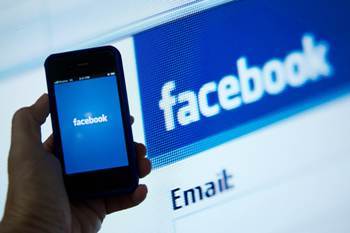 Free call service now available via Facebook Messenger app for iPhone users in the U.S. (Yonhap News)