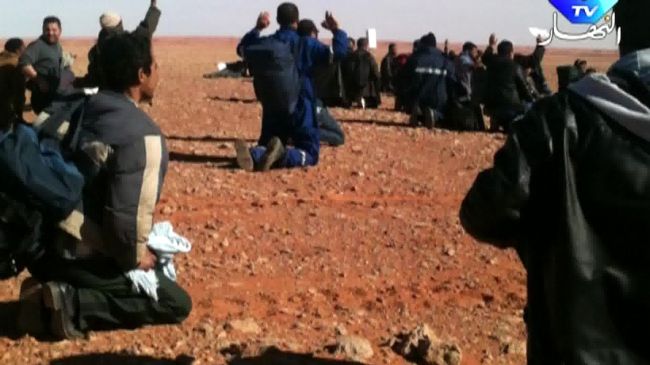 A still image broadcast by Algeria’s Ennahar TV on Saturday shows hostages surrendering to Islamist gunmen who overtook a gas facility in Tiguentourine near In Amenas in the south of the country.   AFP-Yonhap News