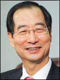 한덕수(전국무총리/한국무혁협회장)
한국무역협회 회장이 22일부터 스위스 다보스에서 개최되는 세계경제포럼(WEF)에 참가한다. 한 회장은 WEF 연례회의 참가 이외에도 WEF 슈왑 회장, 미국 상공회의소 도나휴 회장 등 주요 참석인사와 만나 세계경제 현황 및 한국과의 협력증진 방안을 논의한다.
