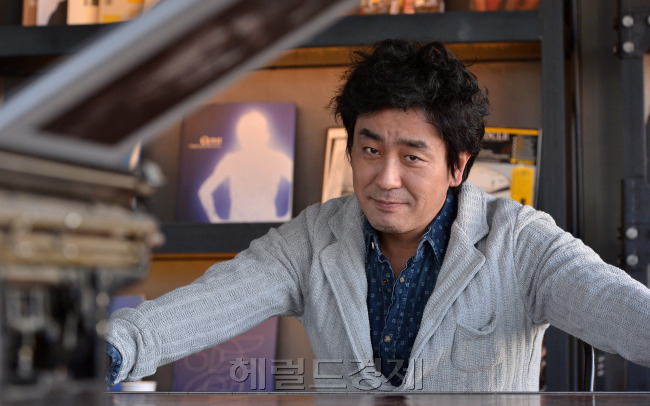 영화배우 류승룡 인터뷰.<br />이상섭 기자. babtong@heraldcorp.com 2013.01.18
영화배우 류승룡 인터뷰.
이상섭 기자. babtong@heraldcorp.com 2013.01.18
영화배우 류승룡 인터뷰.
이상섭 기자. babtong@heraldcorp.com 2013.01.18