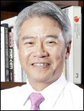 현재현(기업인/동양그룹 회장)
아직 탈락기업의 이의신청과 위원회의 심사평가 등 절차가 남아 있으나 요식행위에 불과한 것으로 알려지고 있다. 사업자 확정은 늦어도 다음달 초다. 현재현 동양그룹 회장 은 2010년부터 새로운 성장동력으로 환경과 에너지를 축으로 하는 ‘에코너지’ 사업을 추진해왔다.