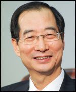 한덕수(전국무총리/한국무혁협회장)
한국무역협회 회장이 22일부터 스위스 다보스에서 개최되는 세계경제포럼(WEF)에 참가한다. 한 회장은 WEF 연례회의 참가 이외에도 WEF 슈왑 회장, 미국 상공회의소 도나휴 회장 등 주요 참석인사와 만나 세계경제 현황 및 한국과의 협력증진 방안을 논의한다.
