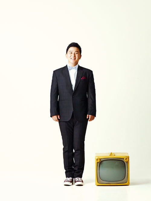 허각(가수)
가수 허각이 오는 24일 다음 달 초 첫 정규앨범 발매에 앞서 앨범 수록곡 ‘모노드라마’를 선공개한다. 허각의 소속사 에이큐브엔터테인먼트 21일 오전 10시 소속사 유튜브 채널을 통해 ‘모노드라마’ 티저를 공개했다.